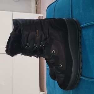 Women's black Pajar winter boots size US 8-8 1/2.
